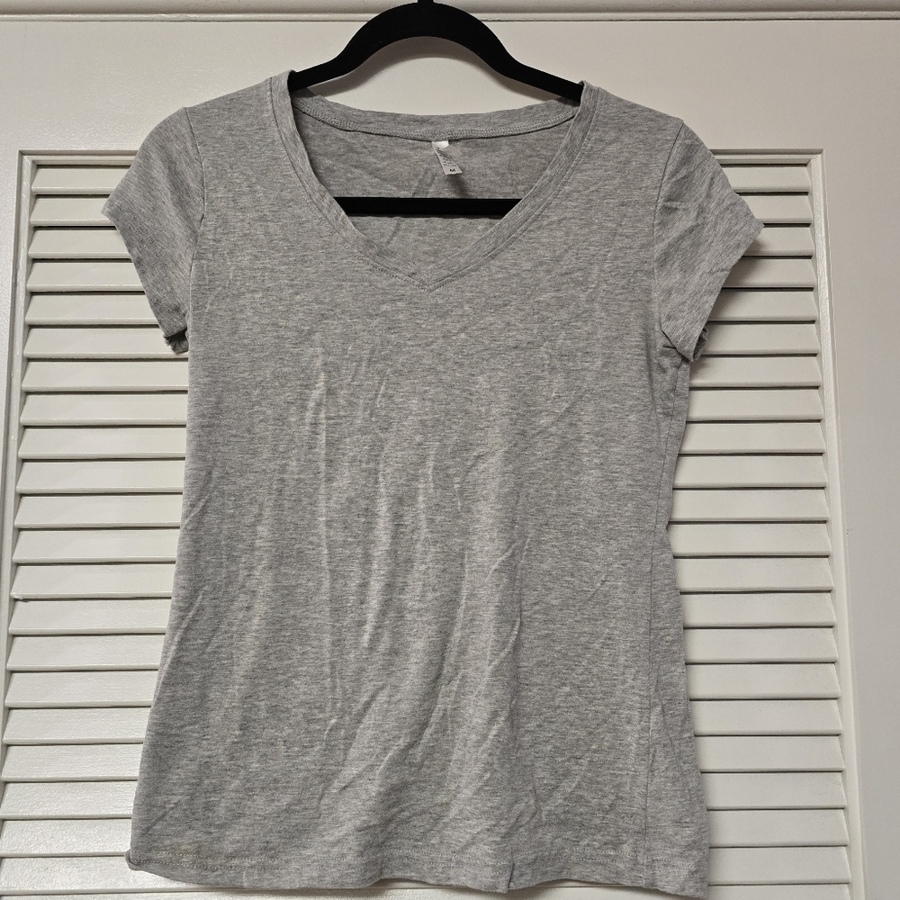Rosio - Grey V-Neck Lightweight Short-Sleeve Top